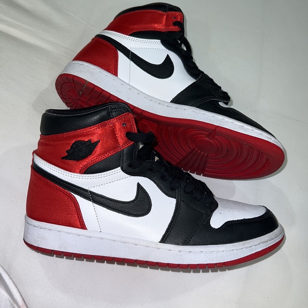 Jordan 1 retro high satin black toe